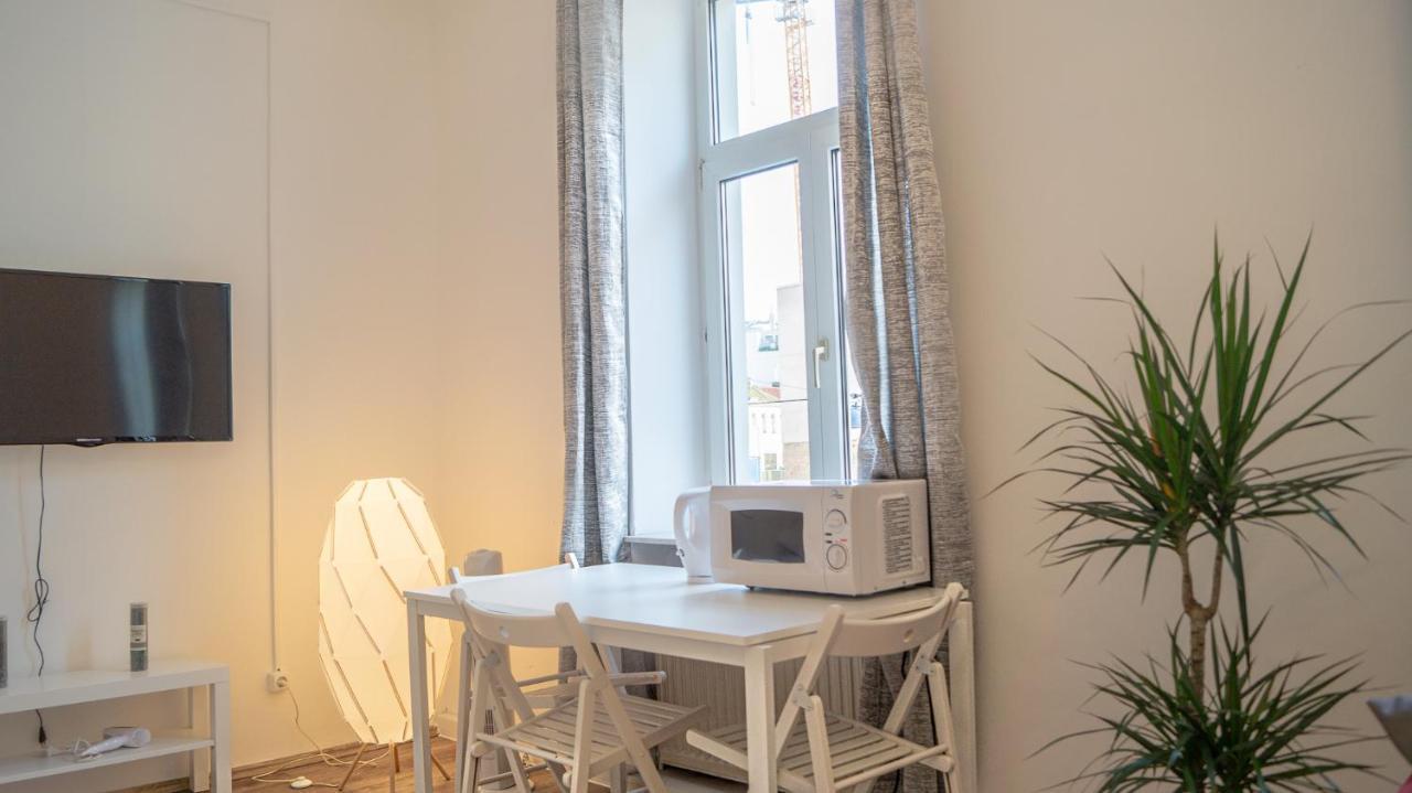 Spacious Shared Apartment Schoenbrunn เวียนนา ภายนอก รูปภาพ