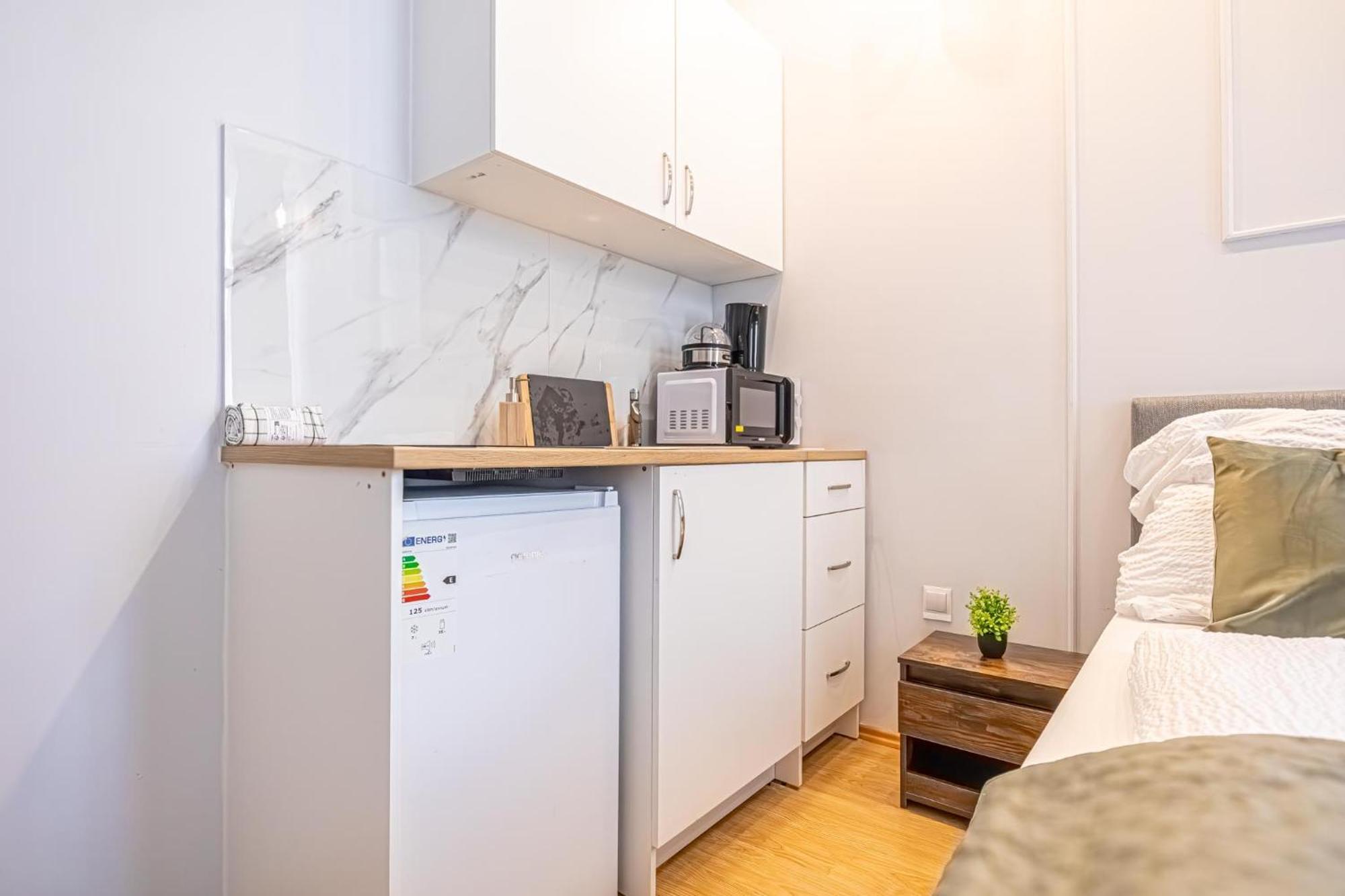 Spacious Shared Apartment Schoenbrunn เวียนนา ภายนอก รูปภาพ