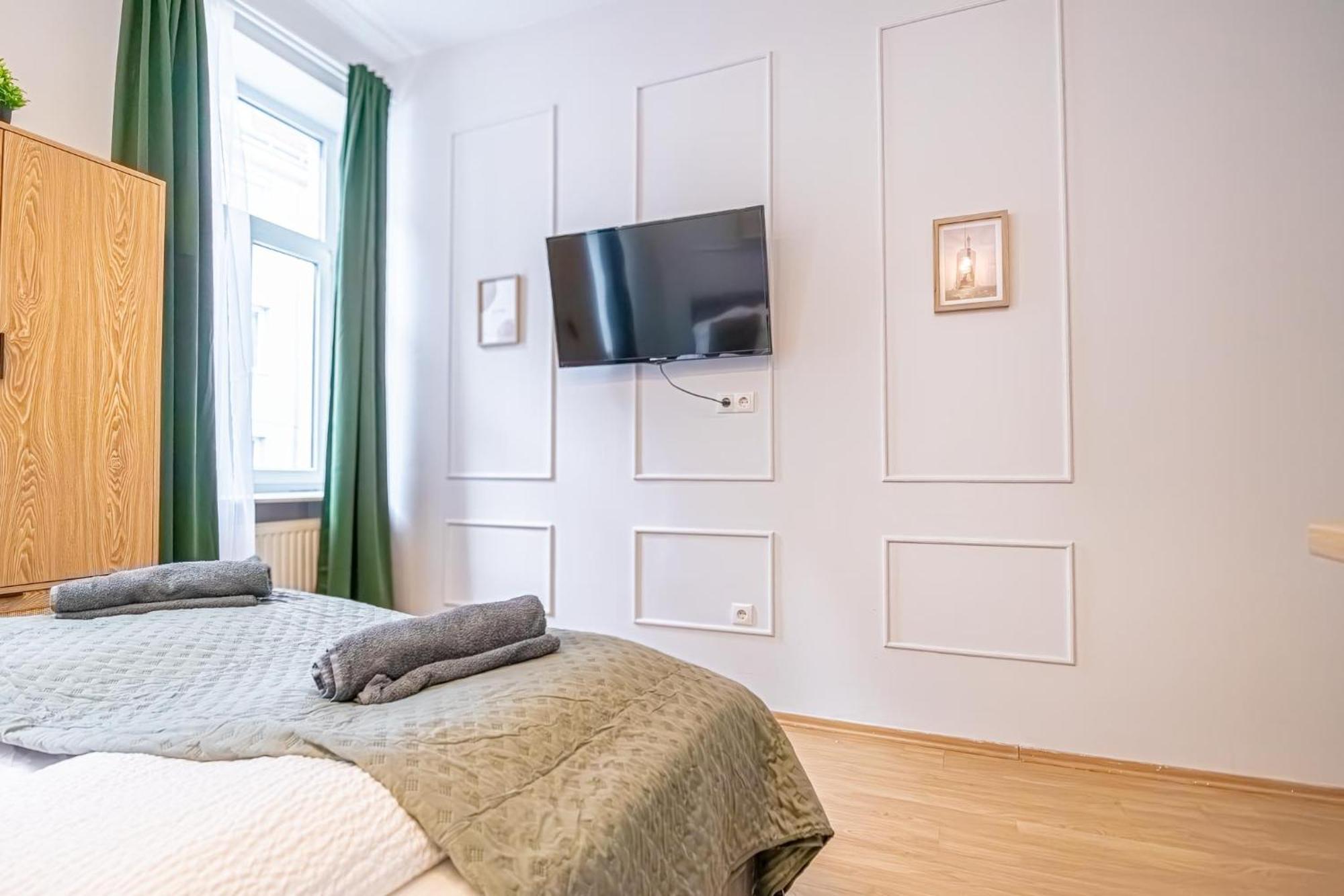 Spacious Shared Apartment Schoenbrunn เวียนนา ภายนอก รูปภาพ