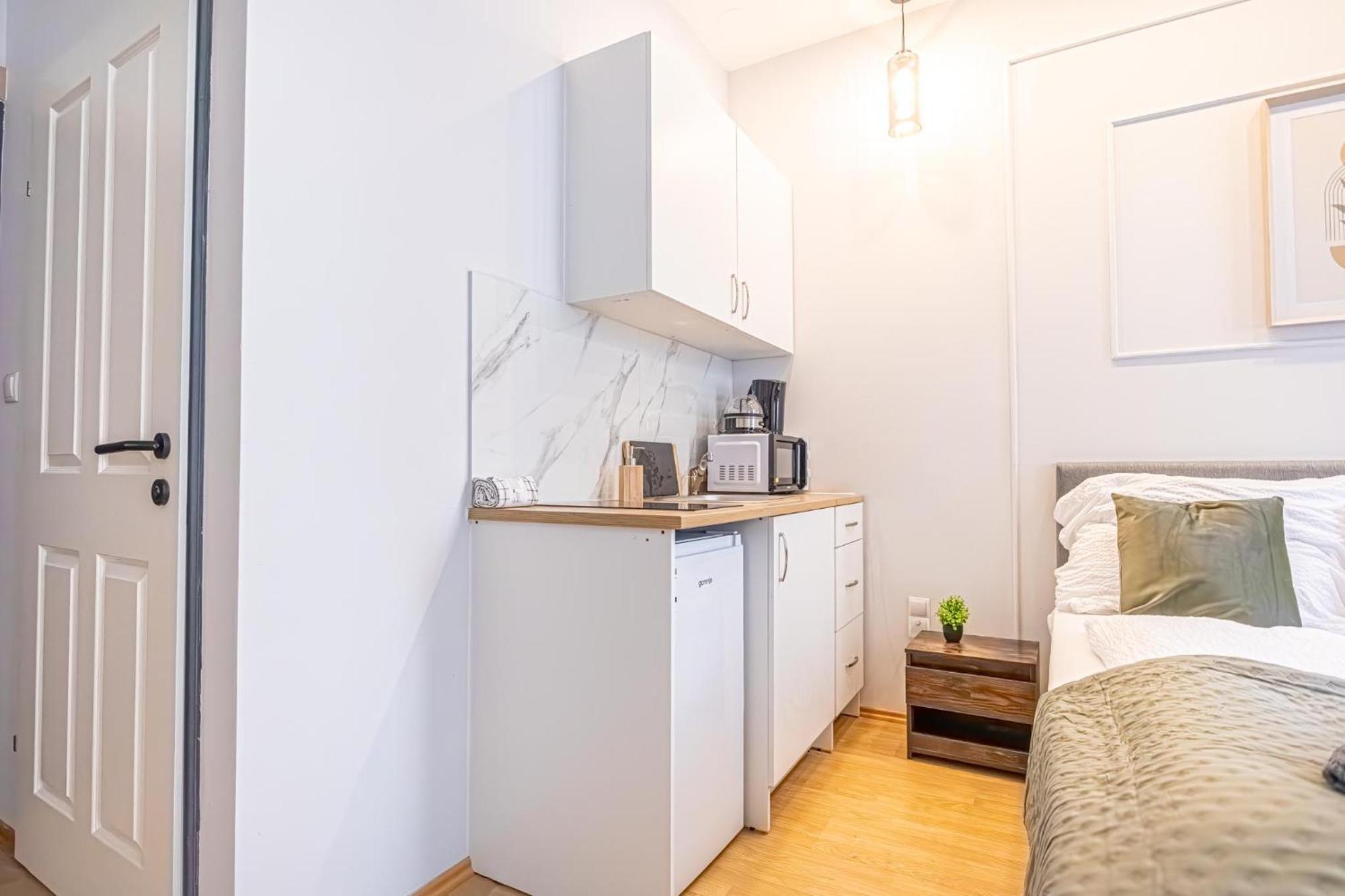 Spacious Shared Apartment Schoenbrunn เวียนนา ภายนอก รูปภาพ