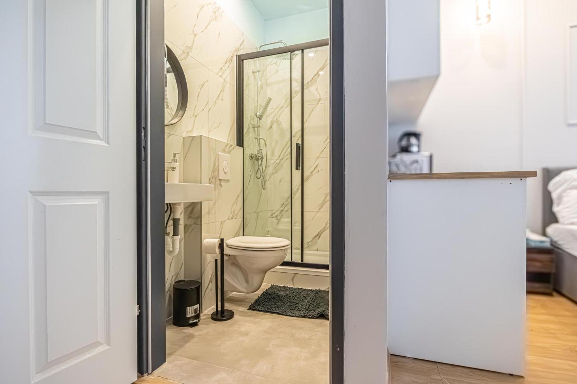 Spacious Shared Apartment Schoenbrunn เวียนนา ภายนอก รูปภาพ