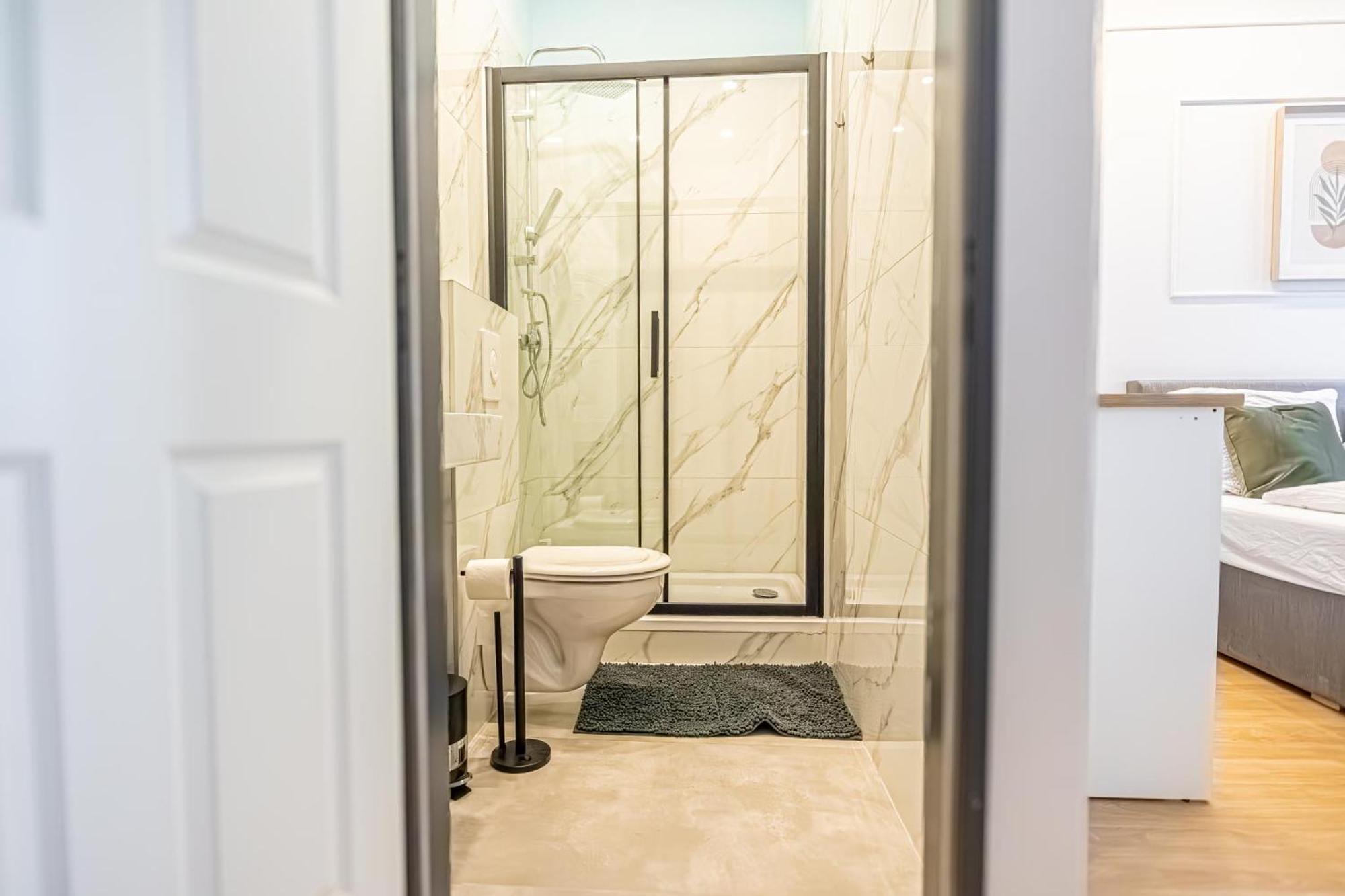 Spacious Shared Apartment Schoenbrunn เวียนนา ภายนอก รูปภาพ